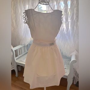 Women’s Petite Small Jennifer Lopez dress cream color with gold buckle